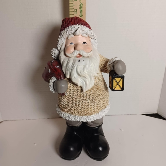 Resin Santa Tan Sweater w/Bag & Lantern Christmas Holiday Figure Figurine Statue - Picture 1 of 6